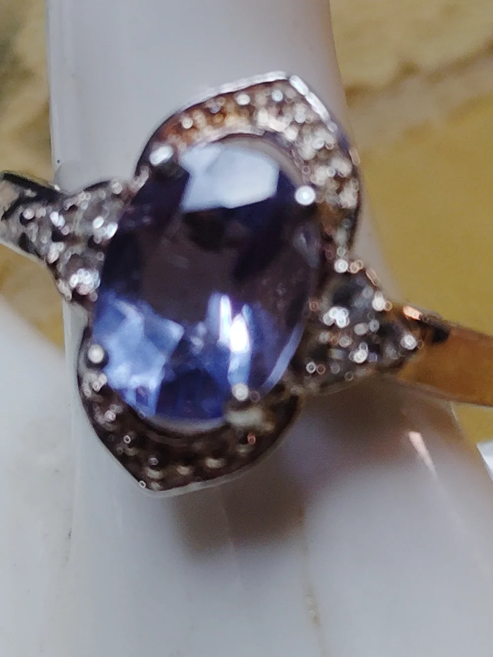 FLUORITE OVAL GEMSTONE AND SPARKLING ACCENTS OF MACASITE. STERLING RING. SIZE 5